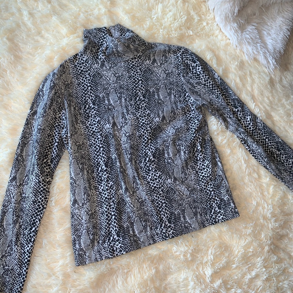 Snake print turtle neck